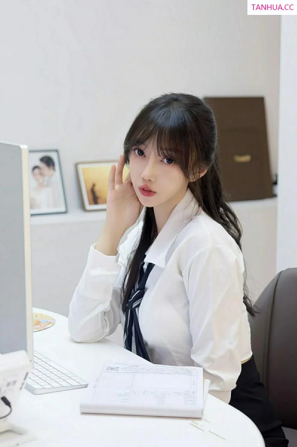 玥儿玥  [XiuRen]高清写真图 2025.08.11 No.10636 玥儿玥er OL服饰第18张图片